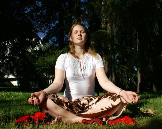 Come Unire Yoga E Meditazione Anandi